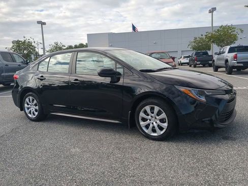 Certified 2025 Toyota Corolla LE image 2