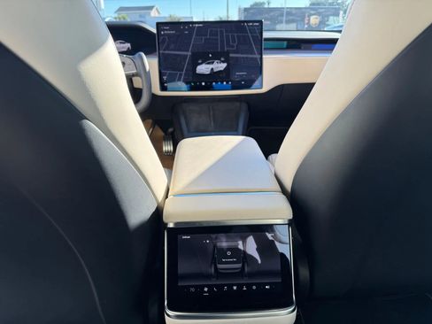 Used 2021 Tesla Model S Plaid image 16