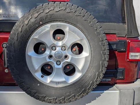 Used 2010 Jeep Wrangler Unlimited Sahara w/ Trailer Tow Group image 12