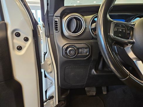 Used 2019 Jeep Wrangler Unlimited Sahara w/ Uconnect 4C Nav & Sound Group image 16