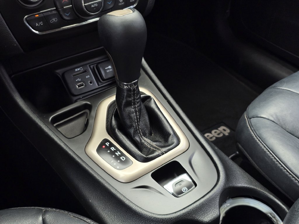 Used 2014 Jeep Cherokee Limited FWD image 25