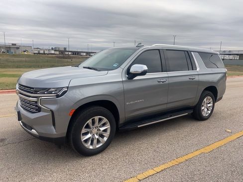 Used 2023 Chevrolet Suburban Premier image 1