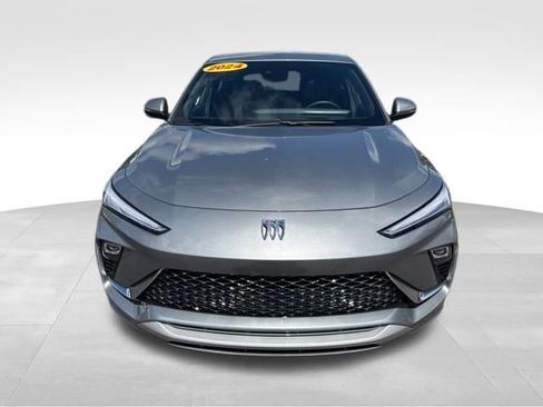 Used 2024 Buick Envista Avenir image 2