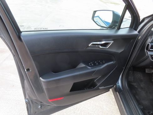 Certified 2023 Kia Sportage LX image 18