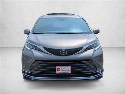Used 2026 Toyota Sienna Limited AWD/4WD image 2