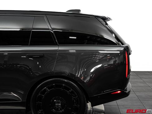 Used 2025 Land Rover Range Rover SV AWD/4WD image 14
