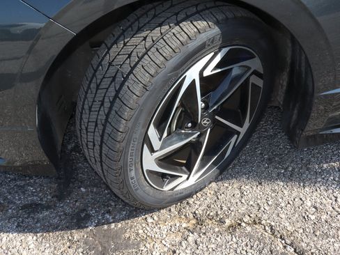 Used 2024 Hyundai Sonata SEL w/ Convenience Package FWD image 18