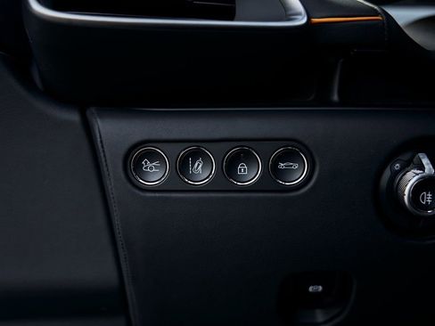 Used 2025 McLaren Artura Spider RWD image 43