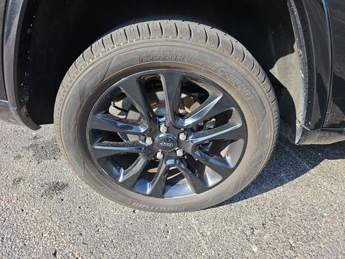 Used 2018 Jeep Grand Cherokee Altitude AWD/4WD image 27