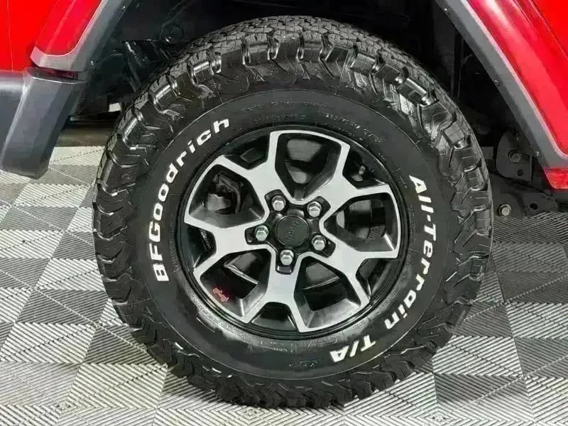 Used 2020 Jeep Wrangler Unlimited Sahara AWD/4WD image 27