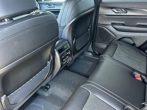 New 2025 Jeep Grand Cherokee Altitude image 9