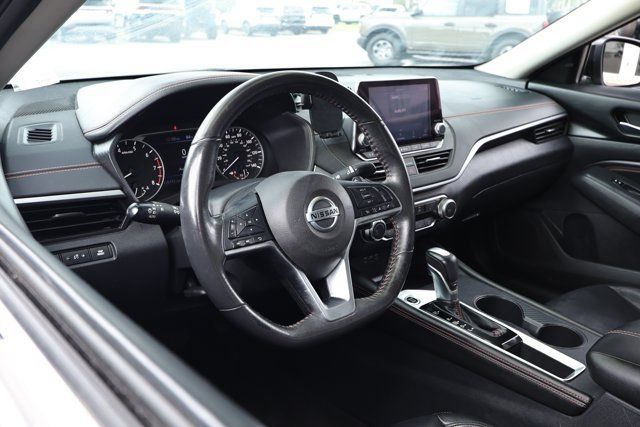Used 2022 Nissan Altima 2.5 SR w/ Midnight Edition Package FWD image 25