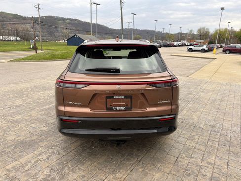 Used 2025 Toyota Crown Signia w/ Advanced Technology Package image 7