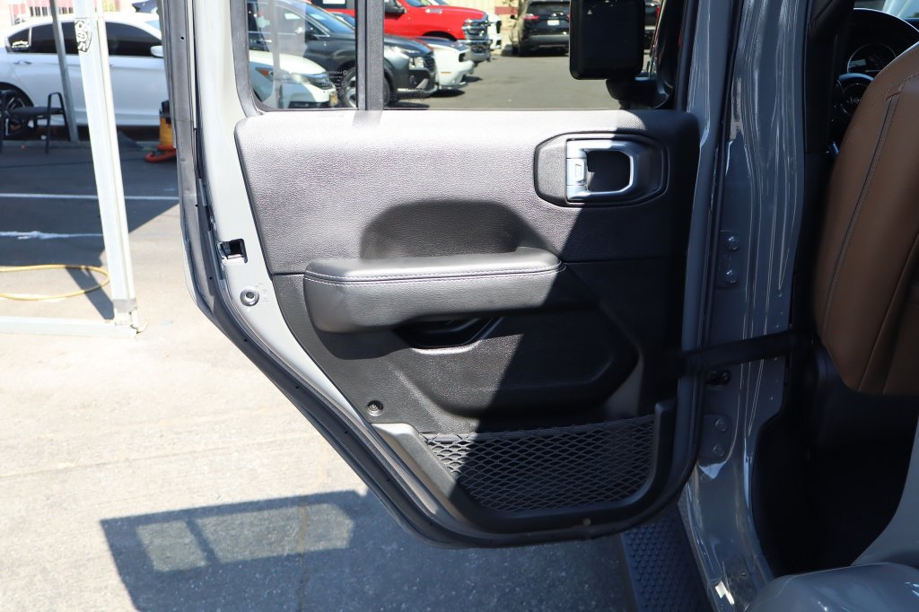 Used 2022 Jeep Wrangler Unlimited Sahara w/ Cold Weather Group AWD/4WD image 37