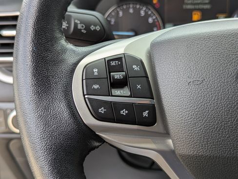 Used 2022 Ford Explorer XLT w/ Equipment Group 202A image 29