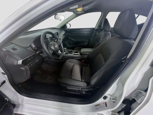 Used 2024 Nissan Altima 2.5 S FWD image 13