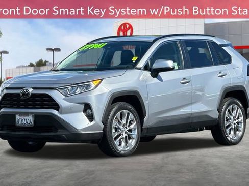 Used 2020 Toyota RAV4 XLE Premium FWD image 10