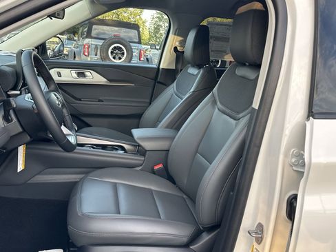 New 2025 Ford Explorer Active w/ Active Comfort Package image 12