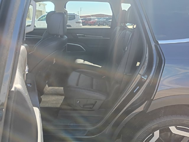 Used 2025 Kia Telluride S FWD image 26