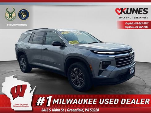 Used 2024 Chevrolet Traverse LT AWD/4WD image 1