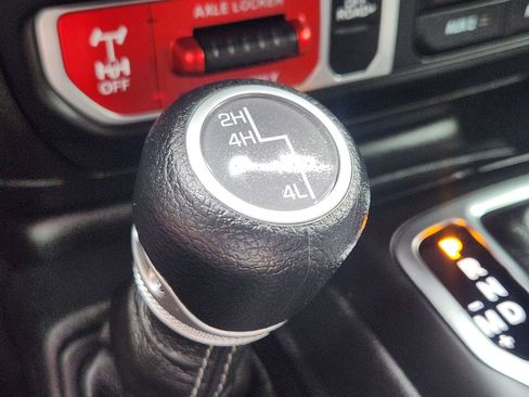Used 2025 Jeep Wrangler Sport image 23