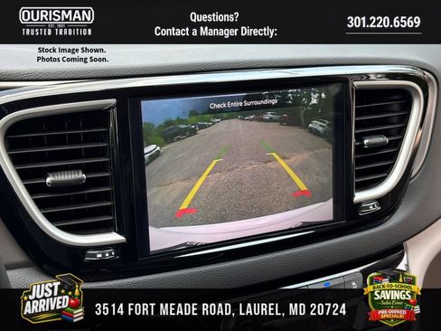 Used 2024 Chrysler Pacifica Touring-L FWD image 12