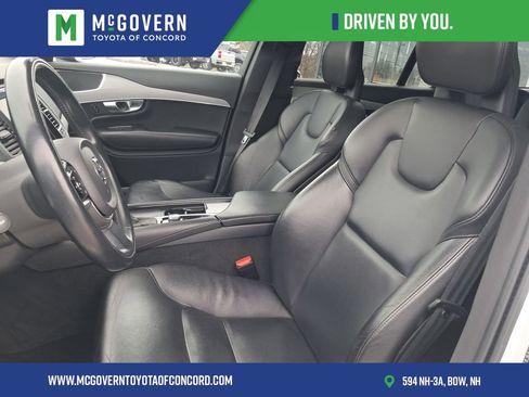Used 2021 Volvo XC90 T5 Momentum w/ Climate Package image 12