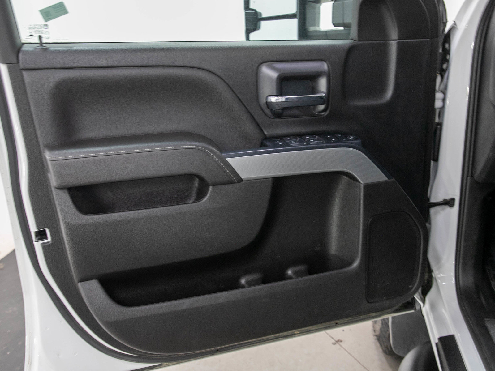 Used 2018 Chevrolet Silverado 3500 LT w/ LT Convenience Package AWD/4WD image 21