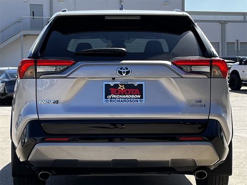 Used 2024 Toyota RAV4 SE image 5