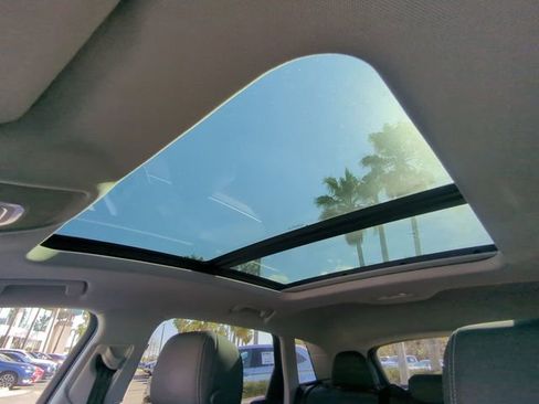 Used 2021 Audi e-tron Premium Plus w/ Premium Plus Package image 24