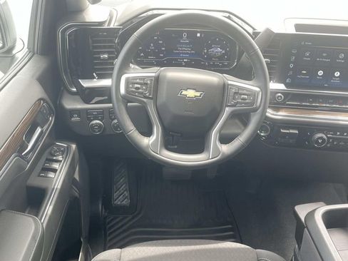 Used 2025 Chevrolet Silverado 1500 LT AWD/4WD image 14
