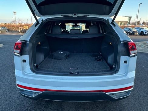 Certified 2022 Volkswagen Atlas Cross Sport SEL w/ Cross Sport MDO Package image 18