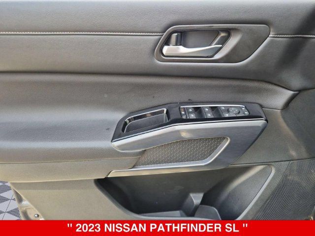 Used 2023 Nissan Pathfinder SL AWD/4WD image 11