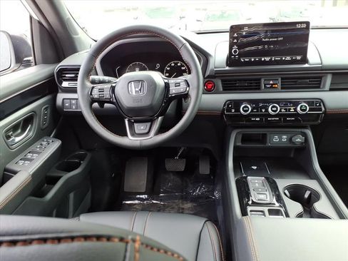 New 2025 Honda Pilot TrailSport image 9