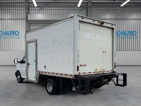 Used 2019 Chevrolet Express 3500 w/ Driver Convenience Package RWD image 6