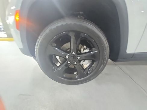 Used 2023 Jeep Grand Cherokee Limited w/ Black Appearance Package RWD image 9