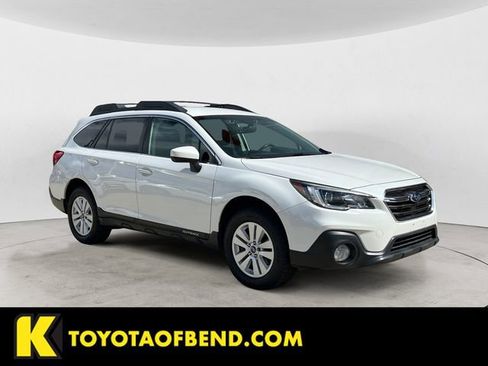 Used 2019 Subaru Outback 2.5i Premium image 1