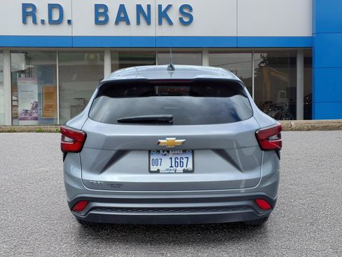 Used 2024 Chevrolet Trax LS w/ LS Convenience Package image 4