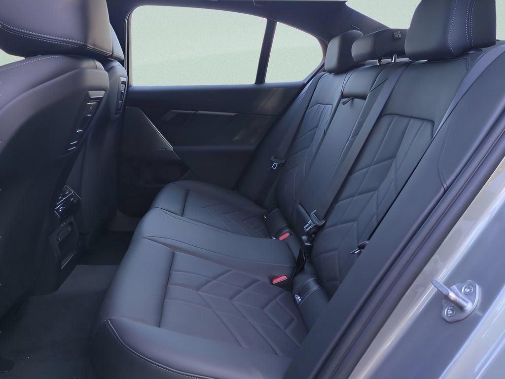 New 2026 BMW i5 eDrive40 RWD image 13