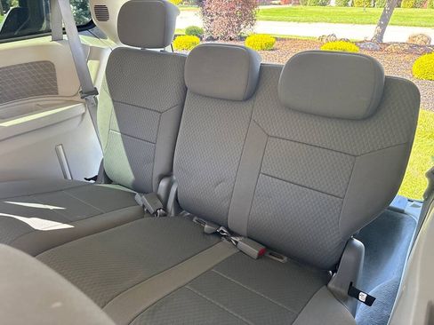 Used 2010 Chrysler Town & Country Touring FWD image 13