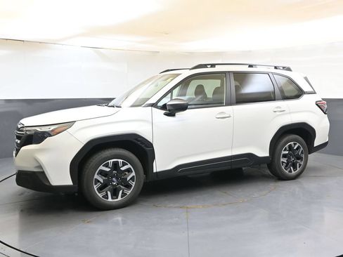 Used 2025 Subaru Forester Premium AWD/4WD image 2