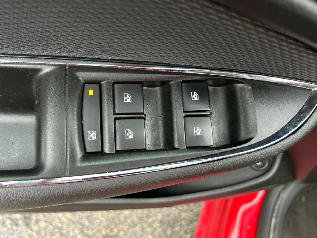 Used 2018 Chevrolet Cruze LS FWD image 12