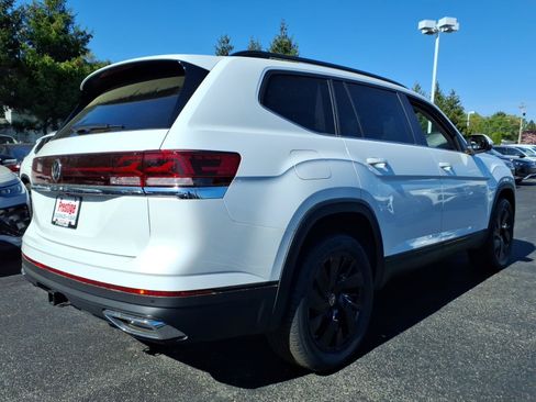 New 2026 Volkswagen Atlas SE FWD image 2
