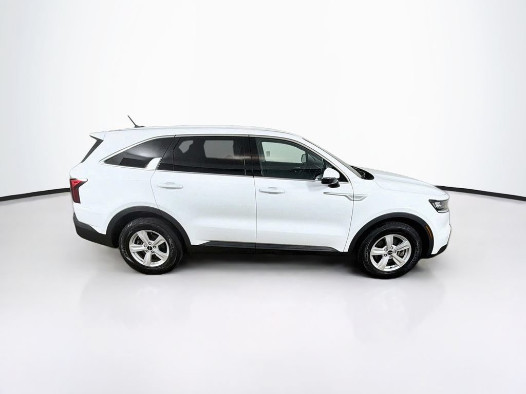 Certified 2023 Kia Sorento LX FWD image 4