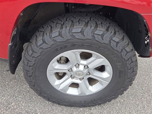 Used 2021 Toyota 4Runner SR5 Premium w/ Moonroof Package image 16