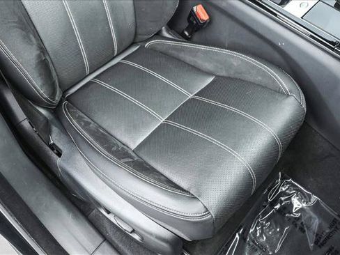 Used 2019 Land Rover Range Rover Velar R-Dynamic SE AWD/4WD image 29