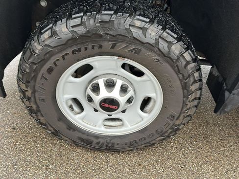 Used 2024 GMC Sierra 2500 Pro w/ Convenience Package image 3