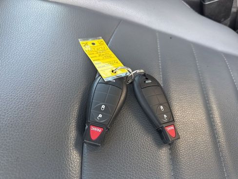 Used 2022 RAM 1500 Tradesman w/ Chrome Appearance Group image 32