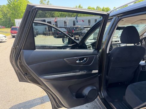 Used 2016 Nissan Rogue SV AWD/4WD image 19