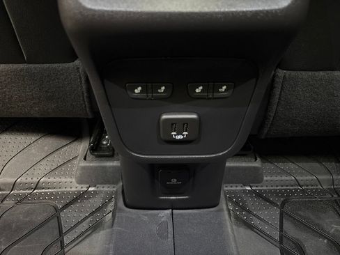 Used 2024 Chevrolet Equinox Premier AWD/4WD image 36